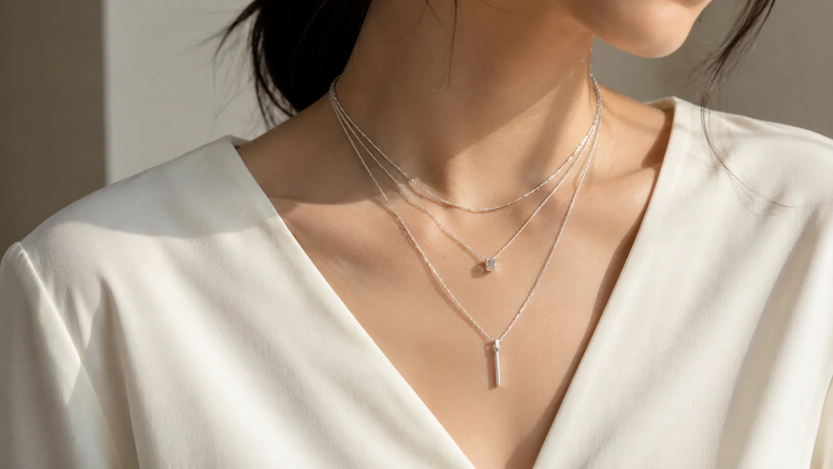 Layering dây chuyền bạc với nhiều độ dài khác nhau